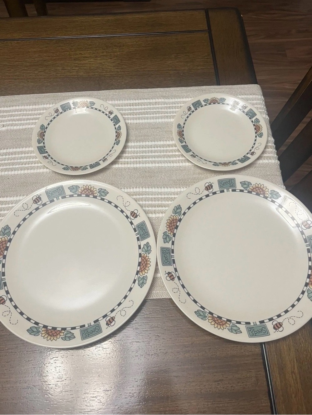 Vintage Corelle Sunblossoms 4 Pc Plate Set Made in USA